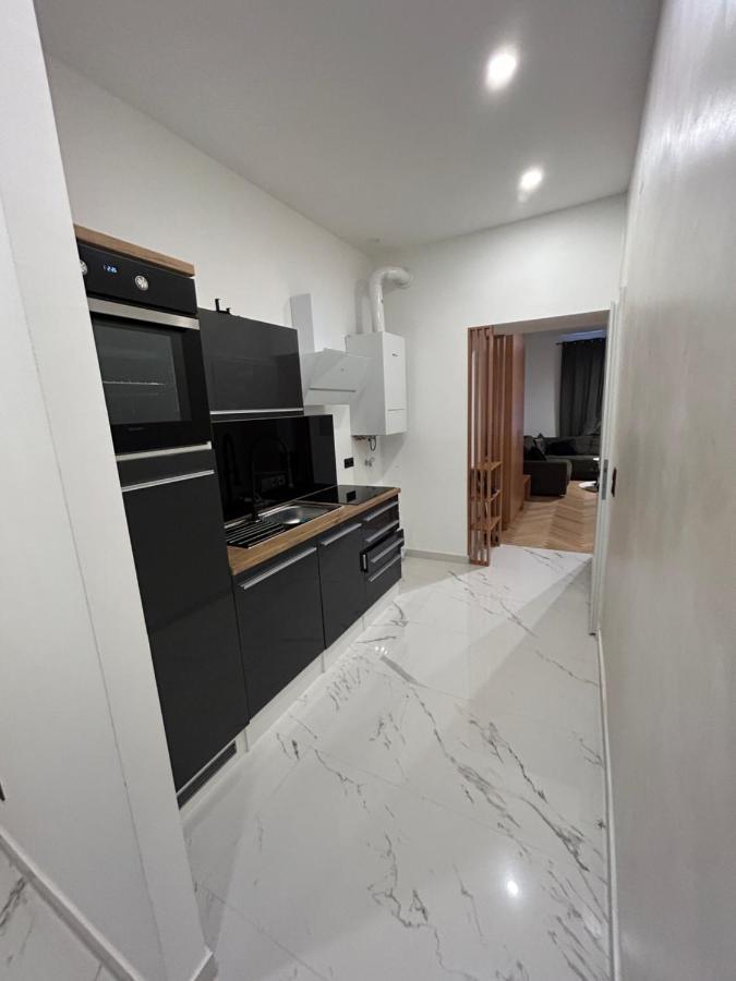 Deluxe Favoriten Apartament *